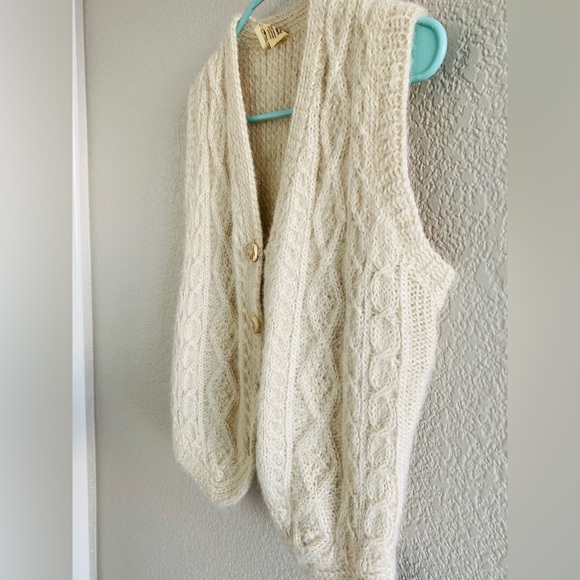 🅾️SOLD🅾️Mens Medium Sweater Vest Alpaca Wool Button Cream Ivory Squirrels Yarn - Picture 3 of 12